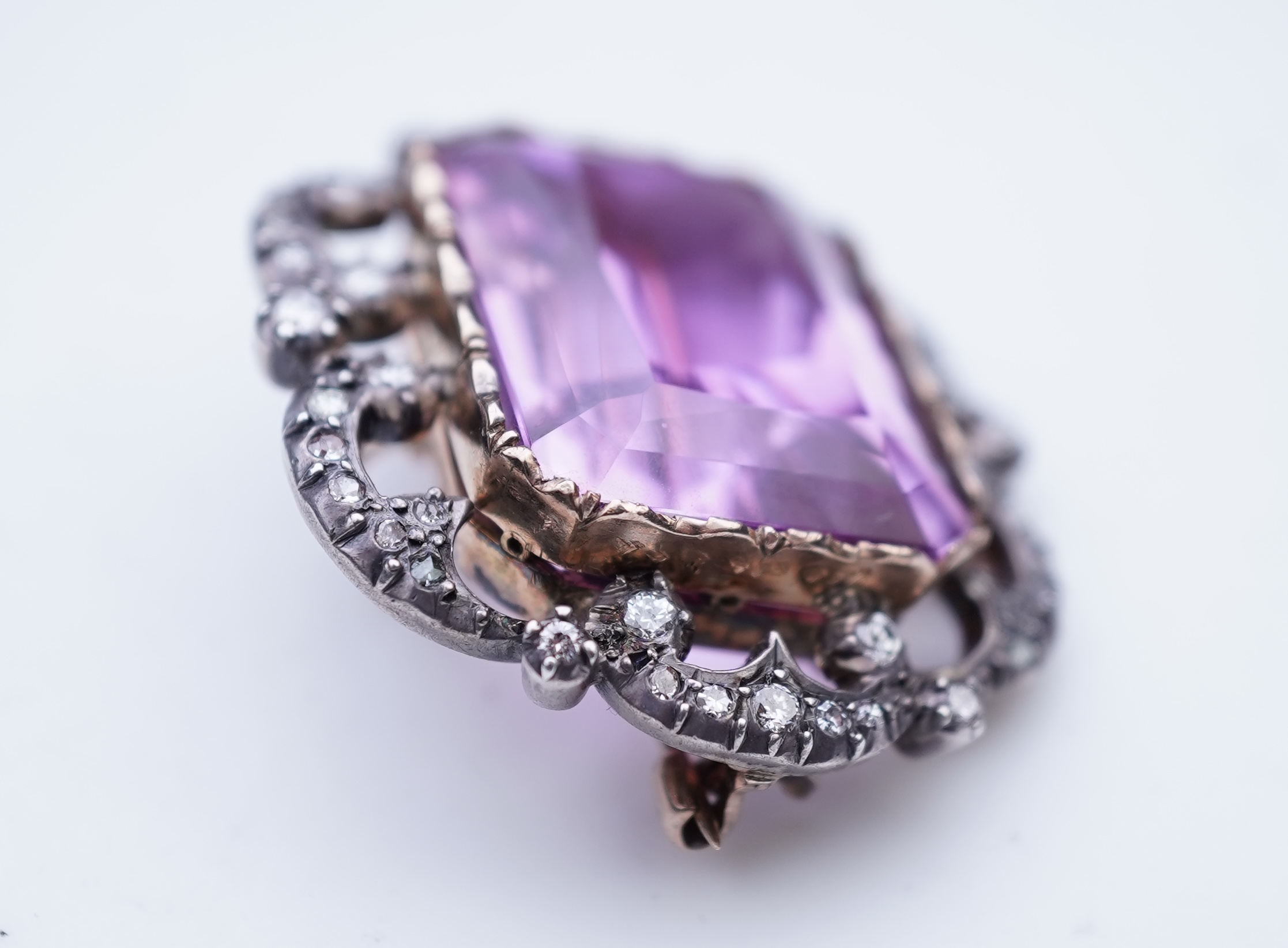 A fine kunzite and diamond brooch
